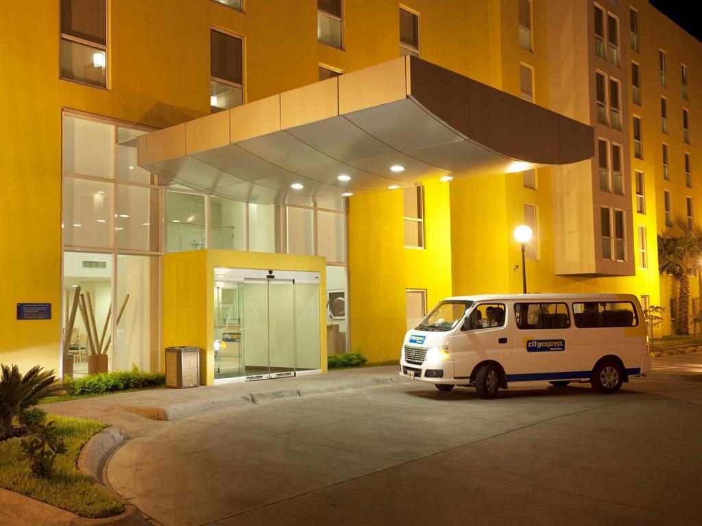 City Suites Puebla Finsa Exterior foto